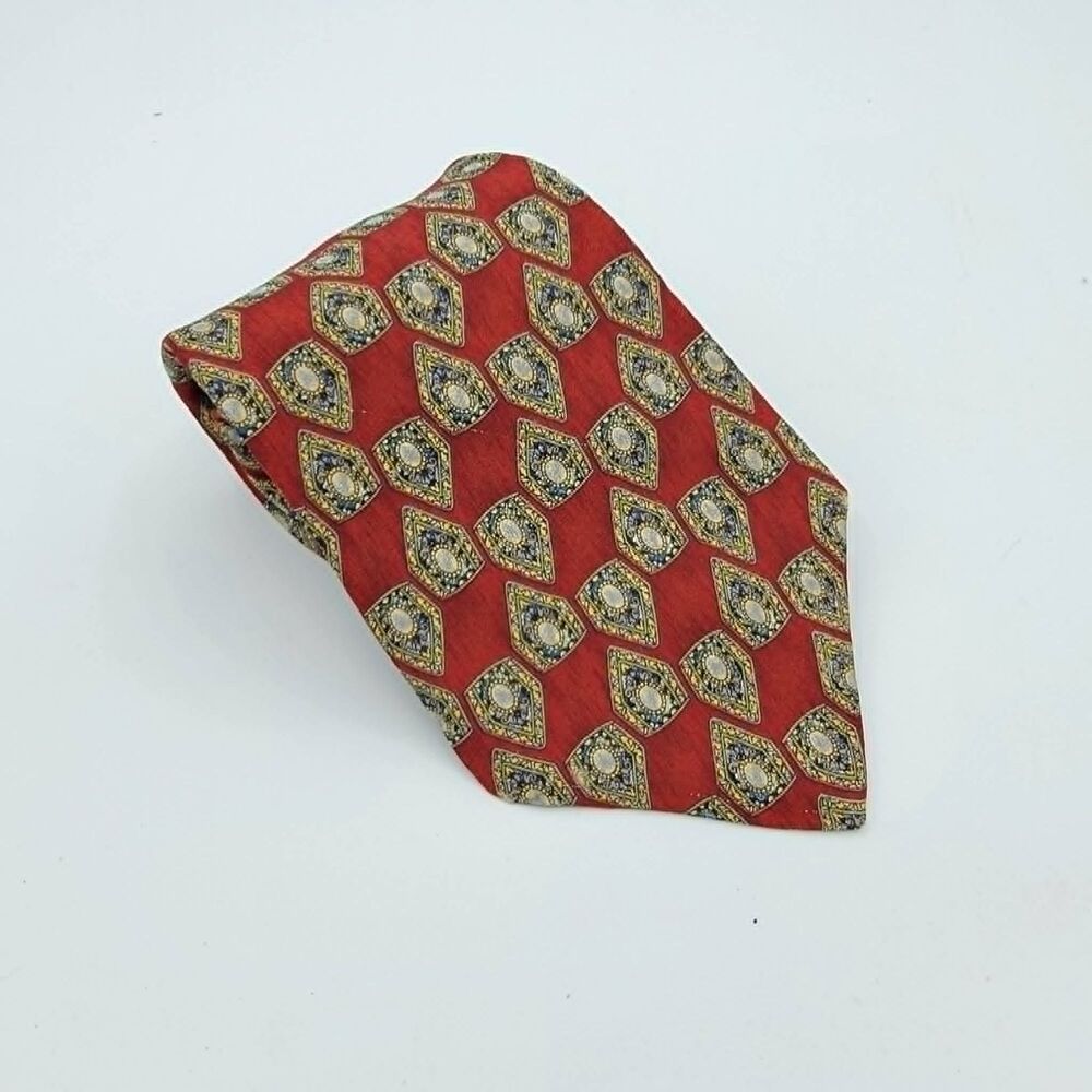 The Metropolitan Museum of Art Red Building Print Silk Tie